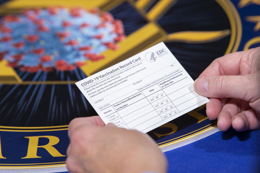 Restrictions on Unvaccinated People See Explosion of Fake Vaccination Cards: Researchers
