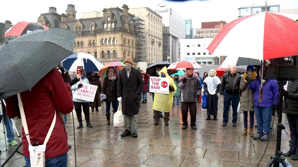 Protesters at the Stop the Ban rally against Bill C-6 on Parliament Hill in Ottawa on Dec. 4, 2020. (NTD Television)