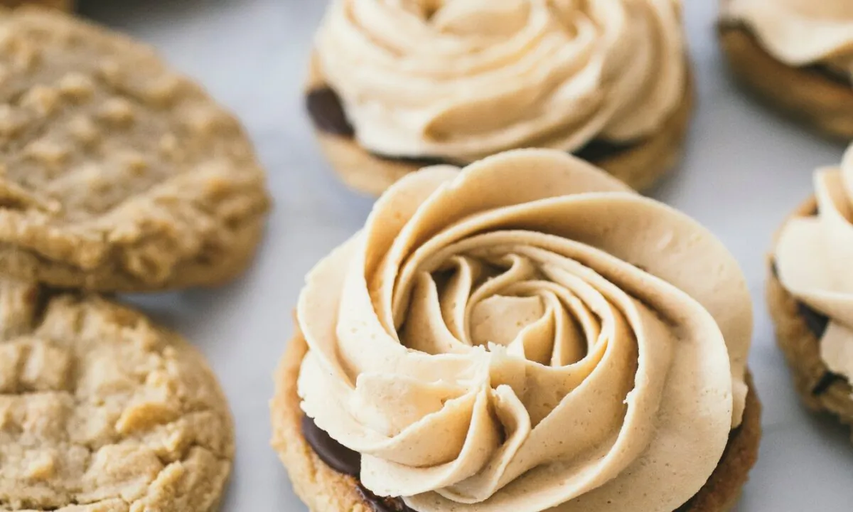 Peanut Butter Cookies With Peanut Butter Filling