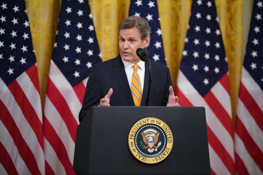 Tennessee Governor Signs Executive Order to Enhance School Safety, Calls for ‘Single Point of Entry’