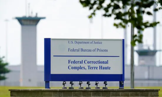 Judge Delays Execution of Only Woman on US Death Row
