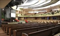 Protesters Call for Religious Freedom in California Pastor’s Court Case