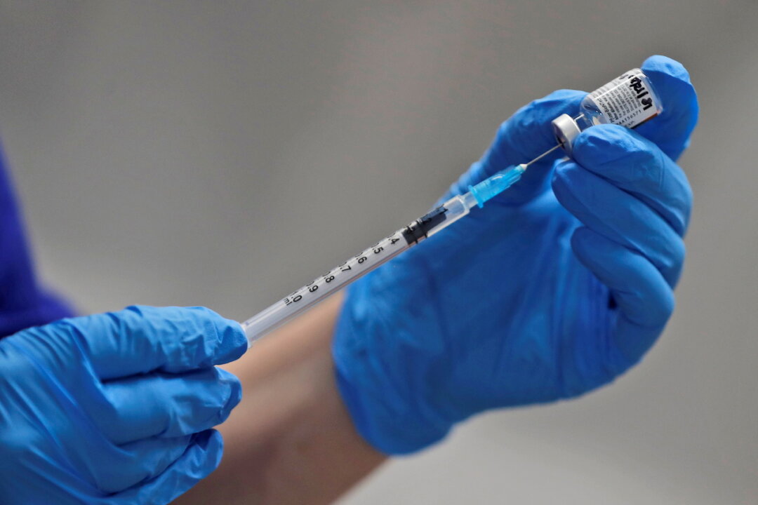 A nurse prepares to administer the Pfizer-BioNTech COVID-19 vaccine at Guy's Hospital in London, England, on Dec. 8, 2020. (Frank Augstein/Reuters)