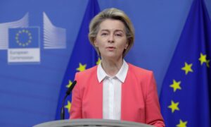 UK, EU Agree to ‘Go the Extra Mile’ in Brexit Trade Talks