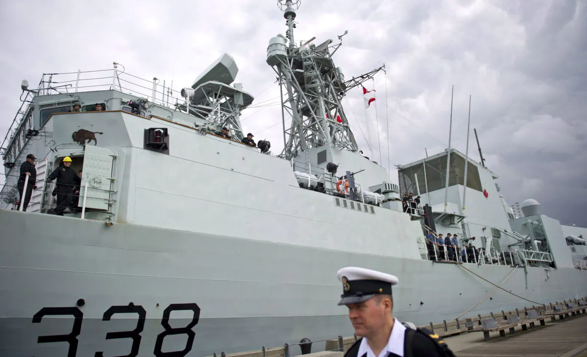 Canada's navy warship HMCS Winnipeg sits dockside in Vancouver, B.C., Canada, on June 10, 2014. (Jimmy Jeong/The Canadian Press)