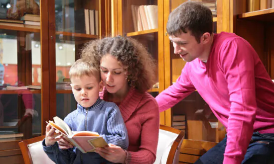 Number of Children Raised by 2 Parents Rises to 30-Year High: Report