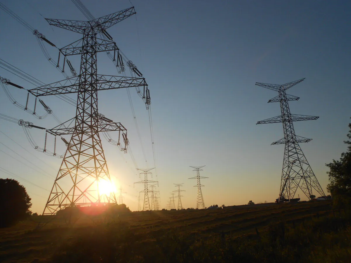 Transmission lines north of Hanover, Ont., in this file photo. (The Canadian Press/Colin Perkel)