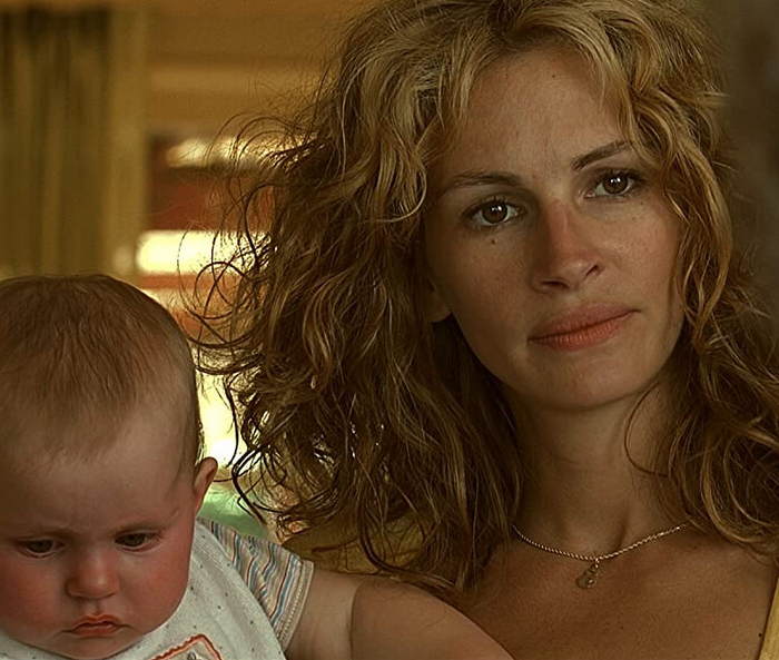 ERIN-BROCKOVICH-18-700x593.jpg