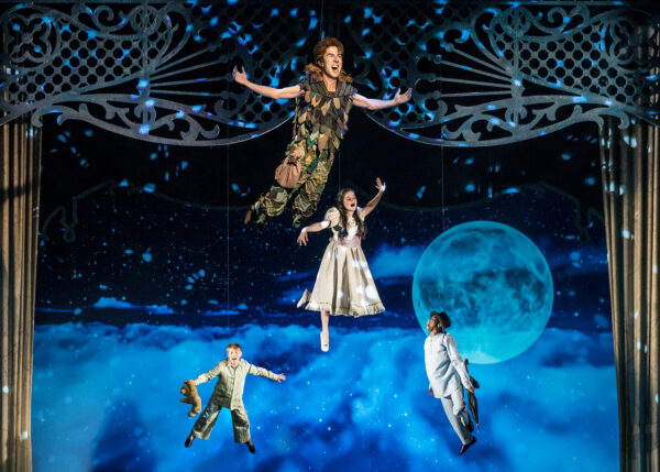 PETER PAN_flying with the Darling
