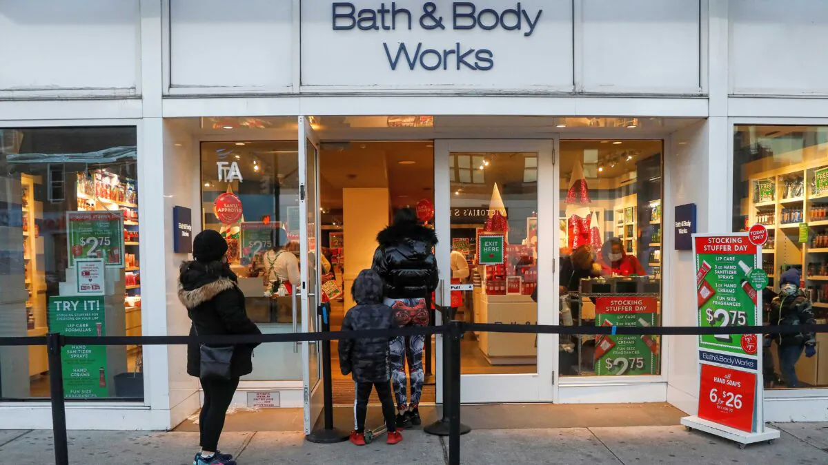 Shoppers wait in line outside a Bath and Body Works retail store in Brooklyn, N.Y., on Dec. 8, 2020. (Brendan McDermid/Reuters)