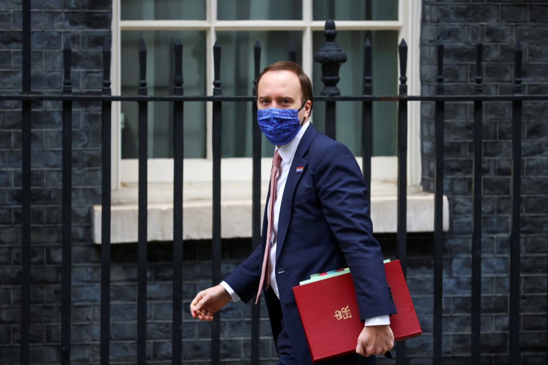 Britain's Health Secretary Matt Hancock arrives at Downing Street in London, UK, on Dec. 10, 2020. (Simon Dawson/Reuters)