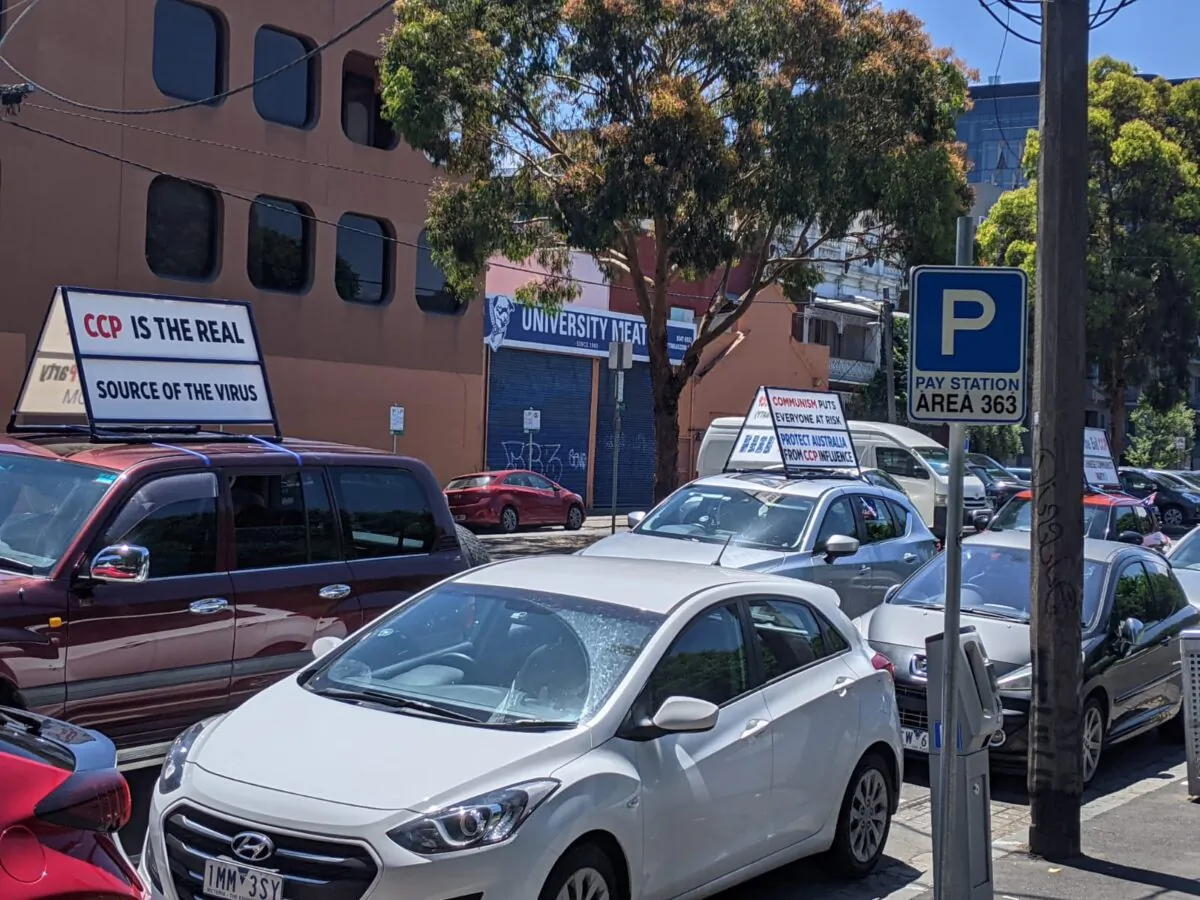 A car with the message "CCP is the real source of the virus" in Chinese and English driving through Melbourne during an End CCP car rally on Dec. 20, 2020. (Heidi Hoang/Epoch Times)
