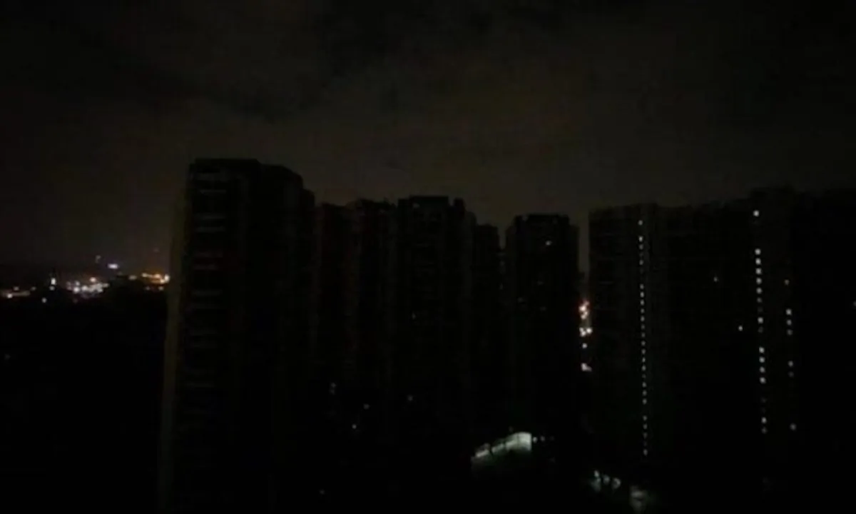 Guangzhou city in Guangdong Province, China in complete darkness due to power outage on Dec. 21, 2020. (Screenshot from Weibo)