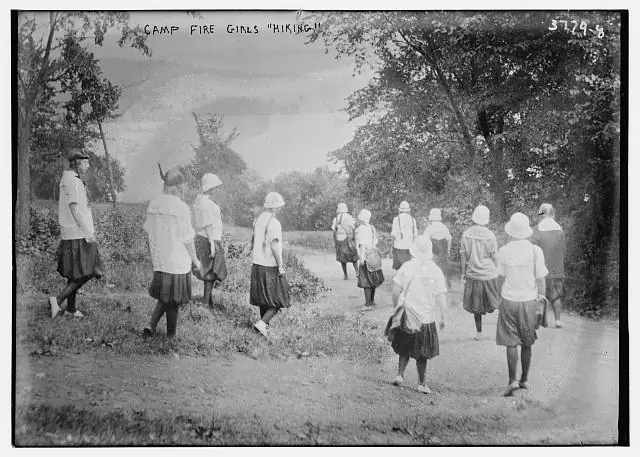 Camp Fire girls on a hike. (Public domain)