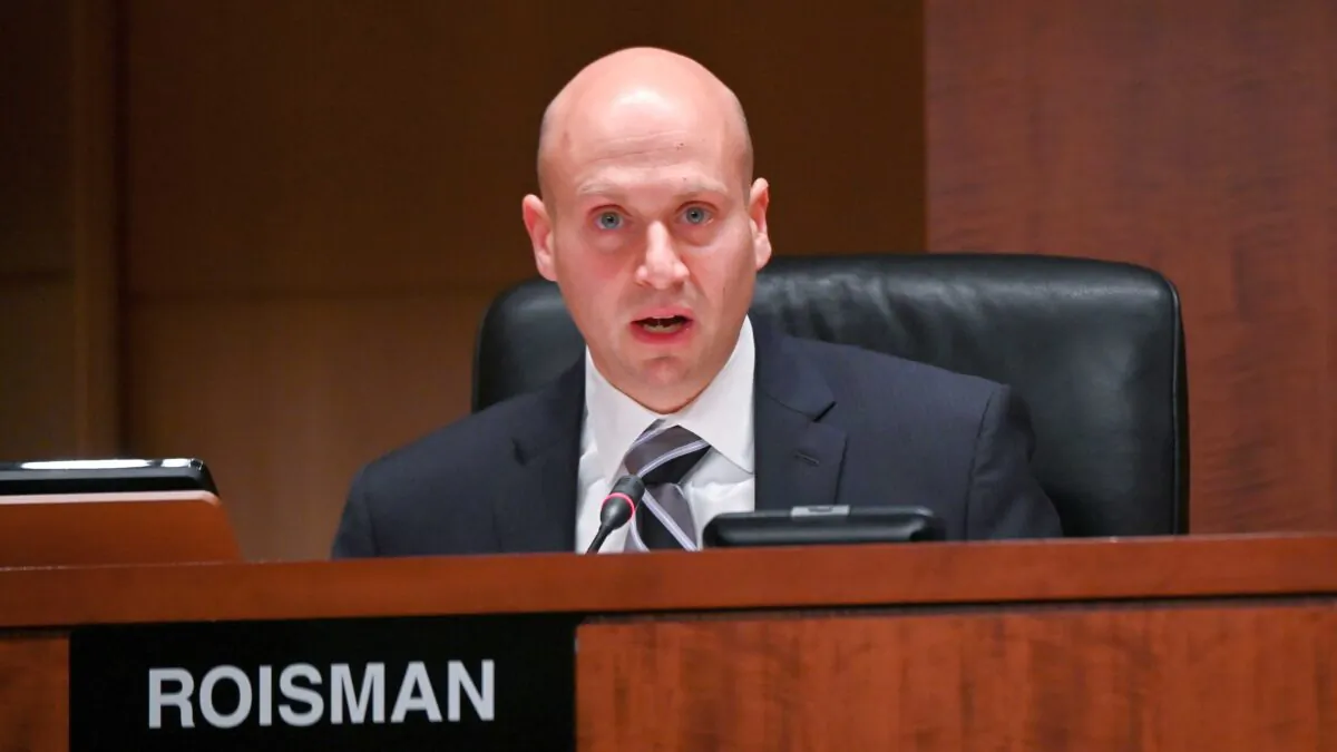 Commissioner Elad Roisman participates in a U.S. Securities and Exchange Commission open meeting in Washington, on Dec. 18, 2019. (Erin Scott/Reuters)
