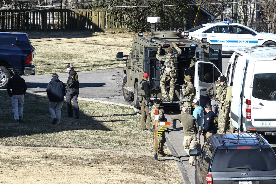 FBI, ATF Police Raid Nashville House Linked to Christmas Day RV Bombing