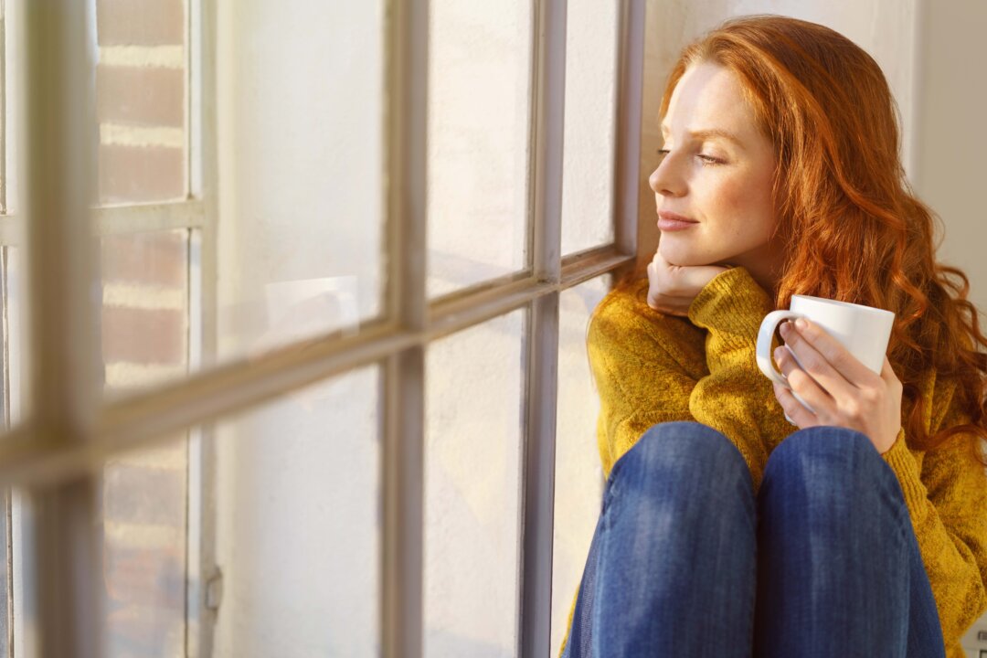 It's easy to cruise through life half distracted, but savoring our experience, whether it be a meal or washing the dishes, can transform the moment.(stockfour/Shutterstock)