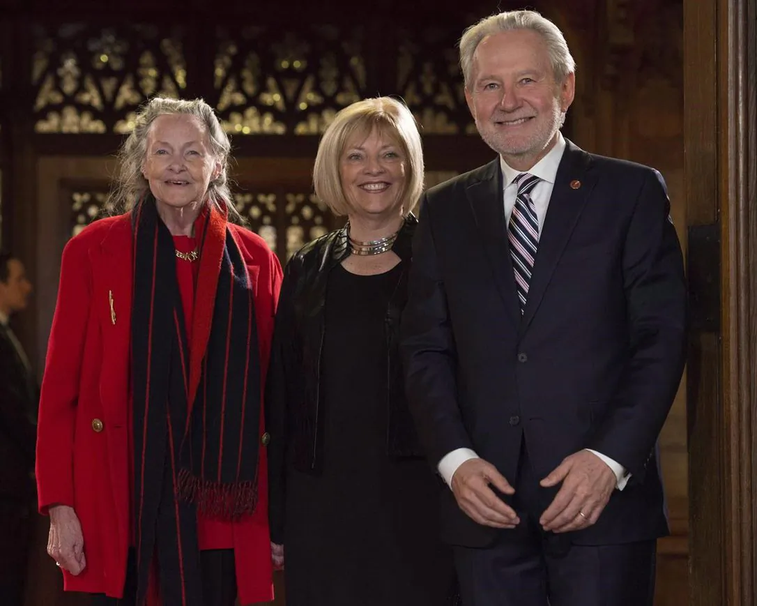 Nancy Hartling (centre) stands with Senator Peter Harder and Senator Elain McCoy before being sworn in during a ceremony in the Senate on November 15, 2016 in Ottawa. (The Canadian Press/Adrian Wyld)