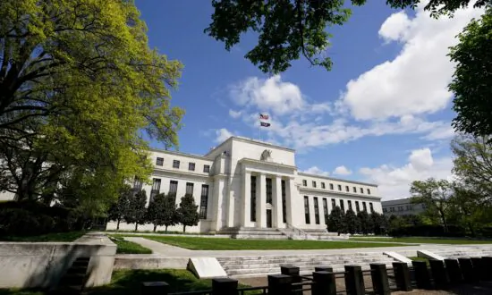 Fed Report Shows Wage Pressures Amid ‘Modest to Moderate’ Economic Growth
