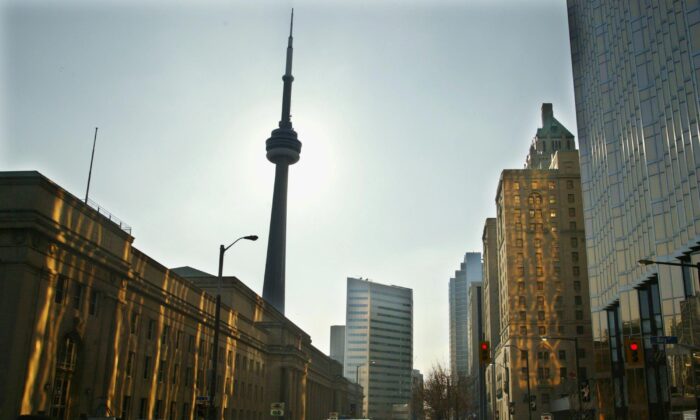 Commuters walk along Bay Street in downtown Toronto in a file photo.  (The Canadian Press/Kevin Frayer) 