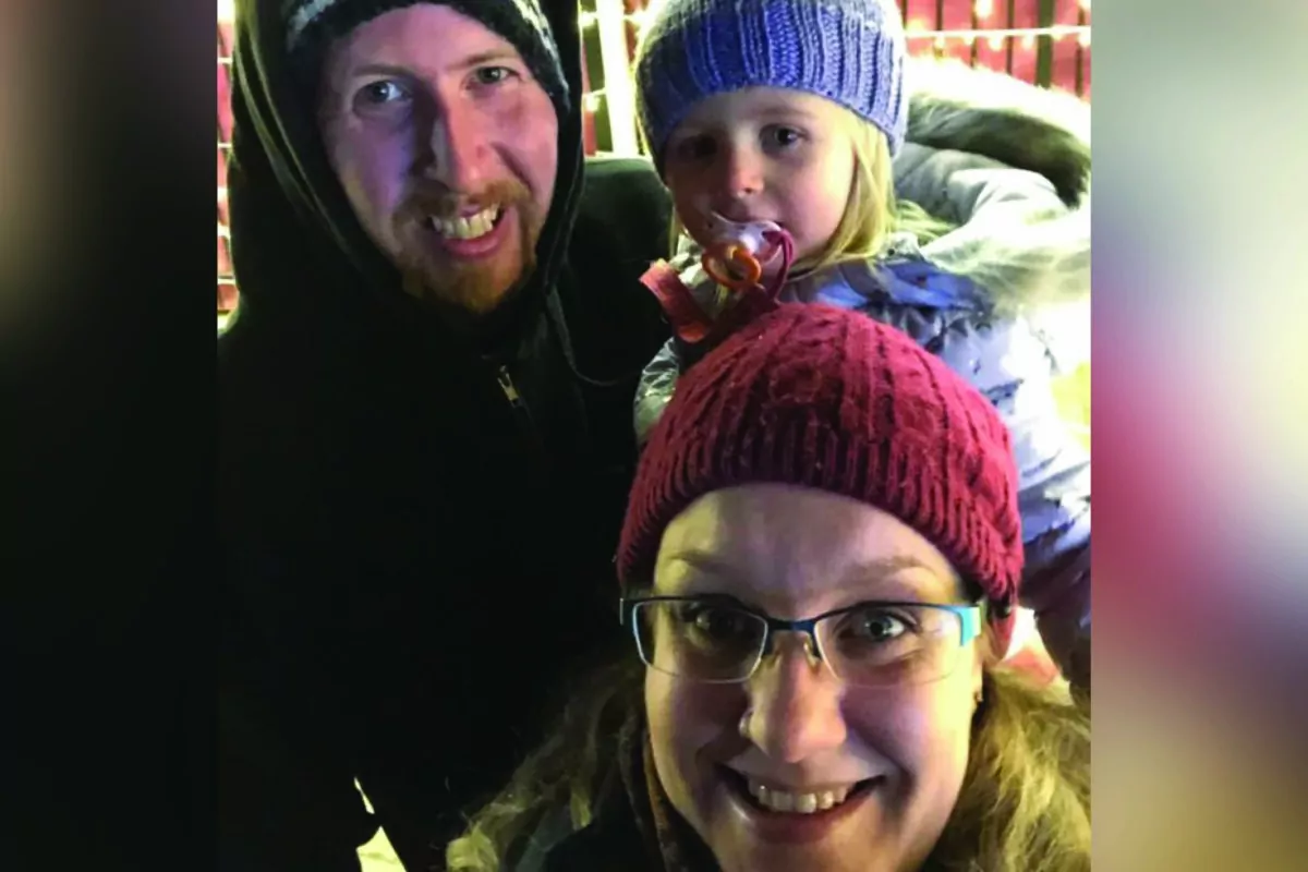 Dave McIntosh (L) and his wife Gillian, bottom, are seen with their daughter in this undated photo. (The Canadian Press/HO-McIntosh family)