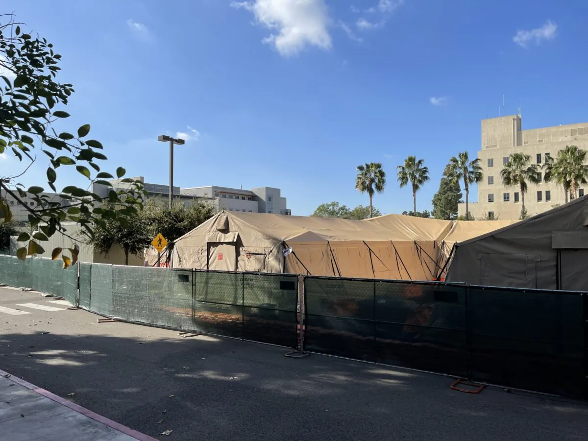 The University of California—Irvine (UCI) Medical Center opened a network of field hospital rooms Dec. 29 in the center’s parking lot due to Orange County’s spike in COVID-19 cases. (Drew Von Voorhis/The Epoch Times)