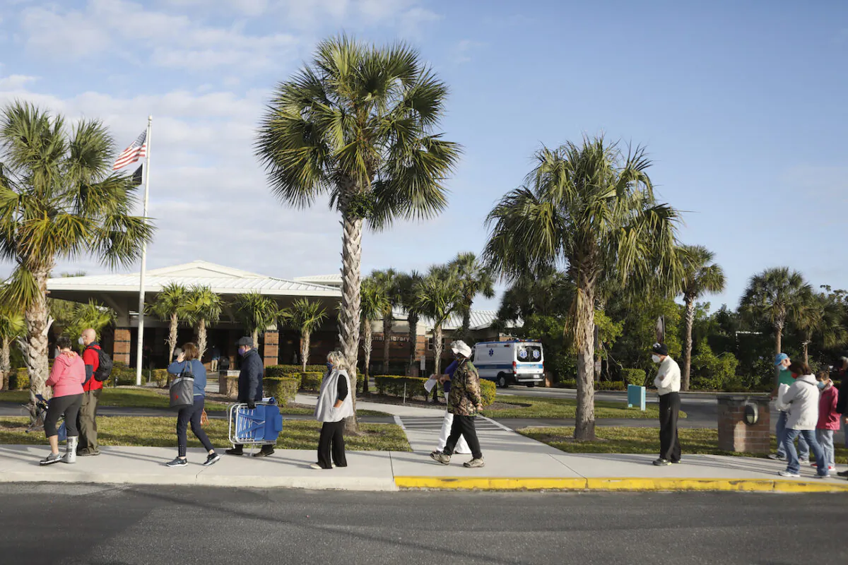 Seniors and first responders wait in line to receive a COVID-19 vaccine at the Lakes Regional Library in Fort Myers, Fla., on Dec. 30, 2020. (Octavio Jones/Getty Images)
