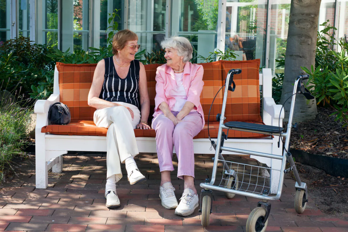 Taking genuine interest in others is key to forging stronger bonds. (belushi/Shutterstock)