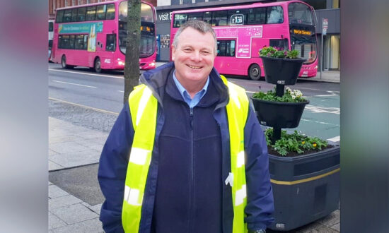 Bus Driver Takes Detour So Woman Could Visit Mom in Care Home During COVID Pandemic