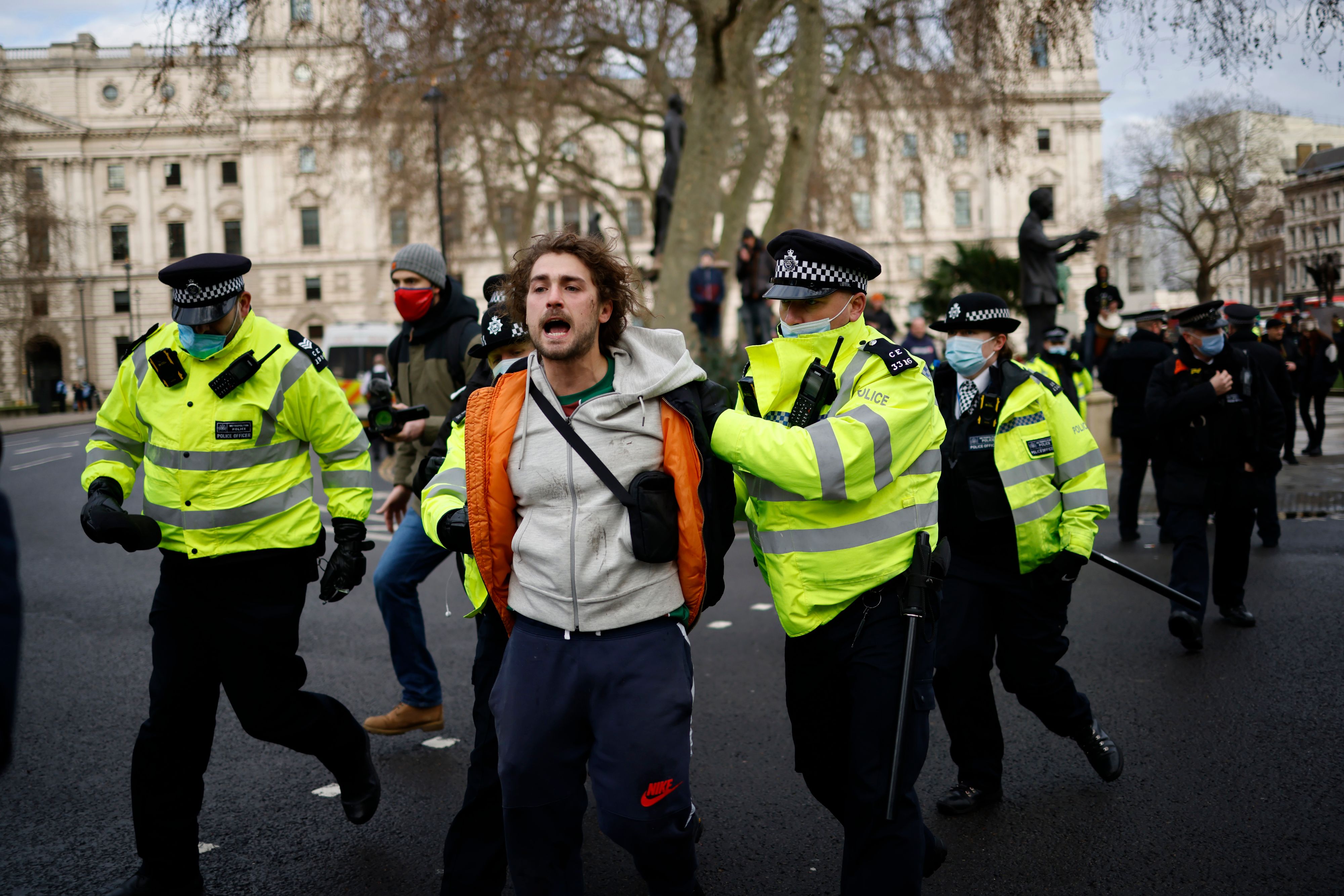 UK Minister Denies Government Tried to Frighten Public Into Following Lockdown Rules - Vimarsana News