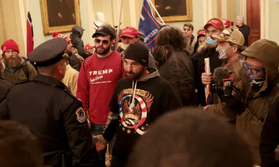 EXCLUSIVE: Capitol Police Officers Were Investigated, Some Found Guilty of Being Friendly to Jan. 6 Protesters