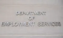US Unemployment Claims Slip to 787,000