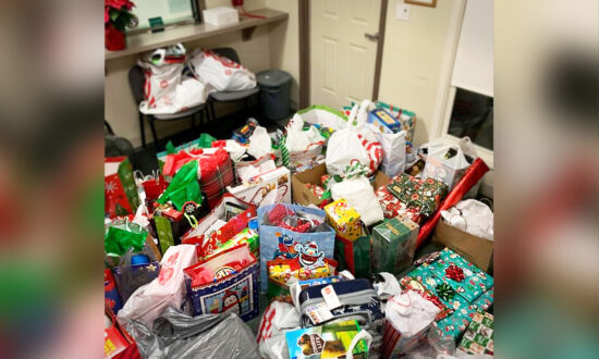 3-Year-Old Abandoned by Mom Days Before Christmas, Flooded With Presents in New Foster Home