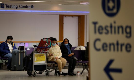 UK Extends England Entry Ban to Travelers From 11 African Countries for COVID Variant