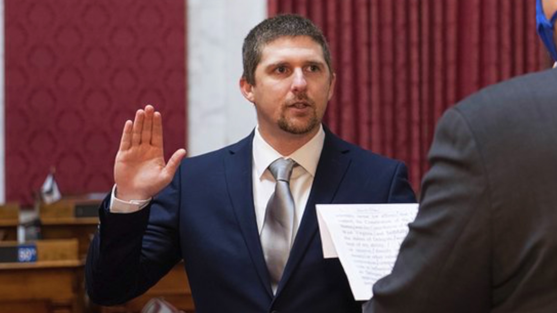 Former Lawmaker Convicted After Entering Capitol on Jan. 6 Now Running for Congress - Vimarsana News