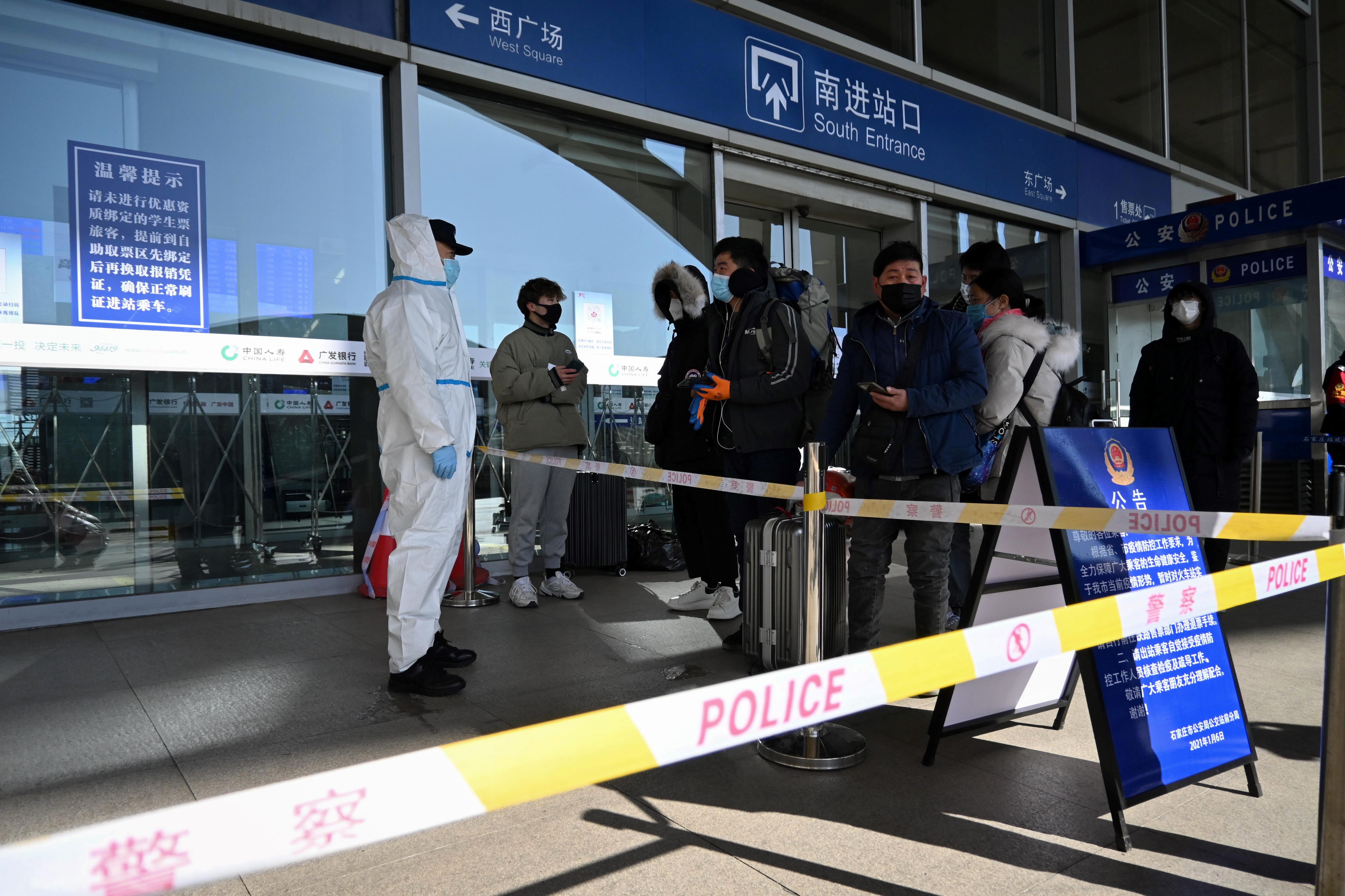 Strict Lockdown Measures Leave 300,000 Chinese Migrant Workers Stranded Outside Beijing - Vimarsana News