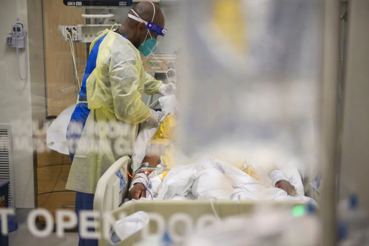 Nurses wearing personal protective equipment attend to patients in a COVID-19 intensive care unit at Martin Luther King Jr. Community Hospital in Los Angeles, Calif., on Jan. 6, 2021. (Patrick T. Fallon/AFP via Getty Images)