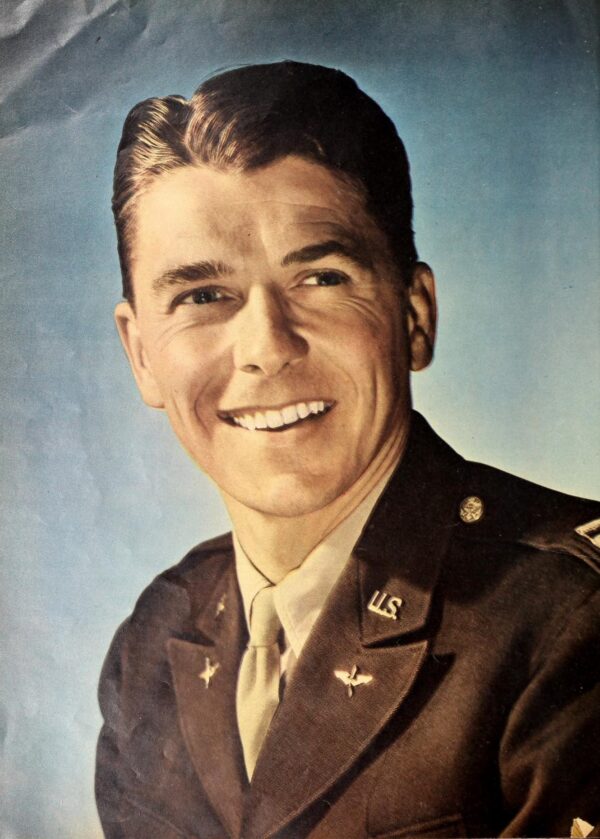 Ronald_Reagan_1945