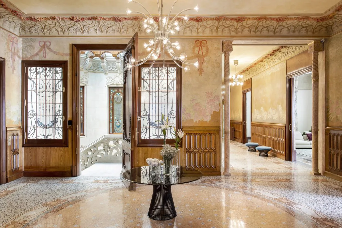 The main floor boasts two noble residences decorated in a traditional or rococo style, celebrating luxury in a traditional sense. They transport one back in time to experience true grandeur. (Jordi Folch and Jose Hevia)