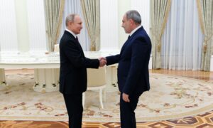 Armenian, Azerbaijani Leaders Meet in Russia for Talks