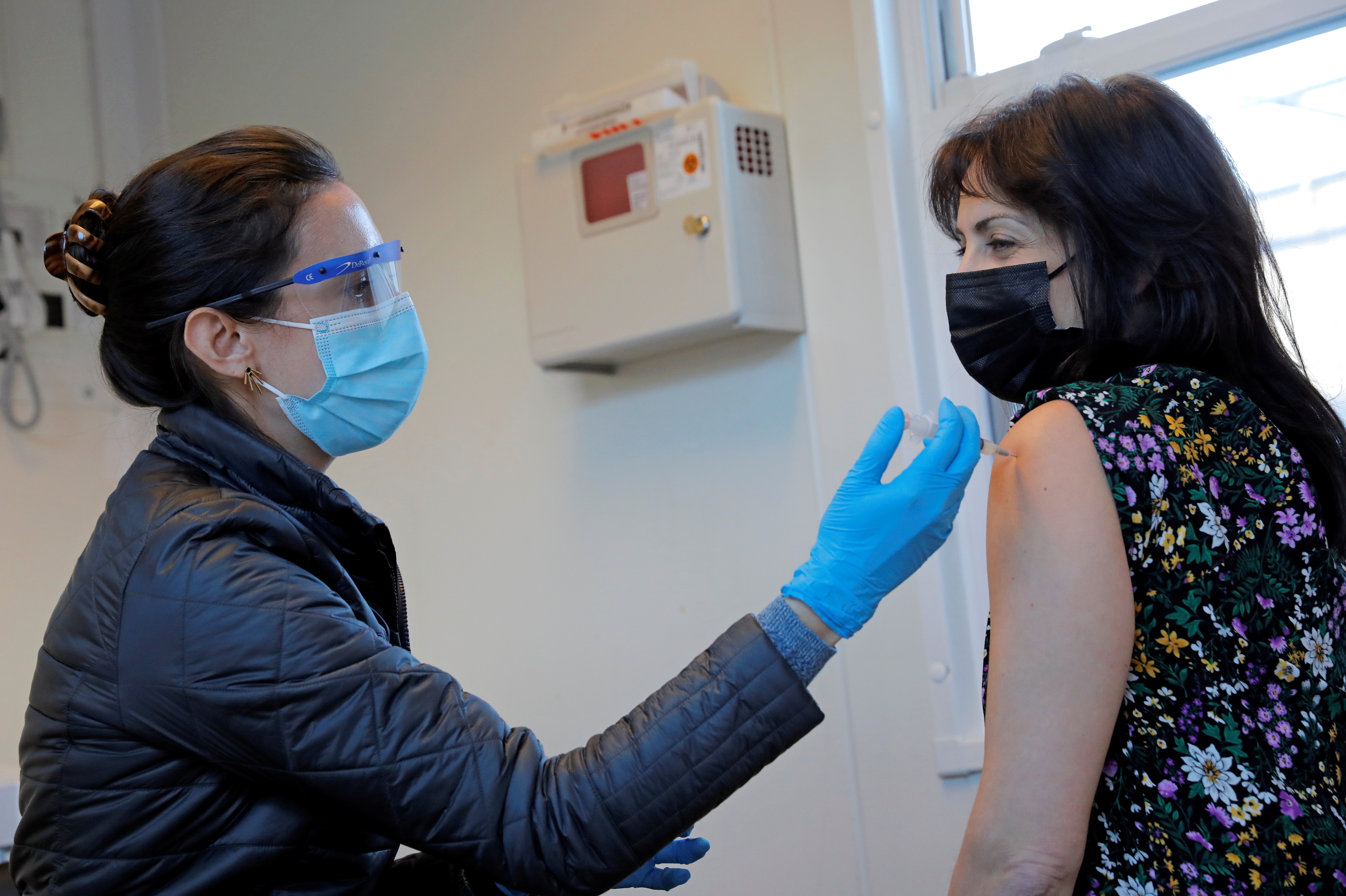 Live Updates on CCP Virus: Trump Administration Directs States to Release All COVID-19 Vaccine Doses - Vimarsana News