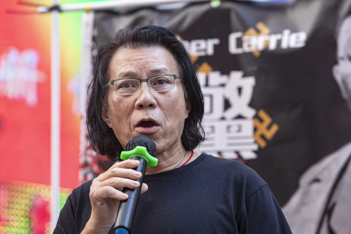 Daniel Wong Kwok-tung speaks in a rally at Victoria Park in Hong Kong on Nov. 2, 2019. (Yu Gang/The Epoch Times)