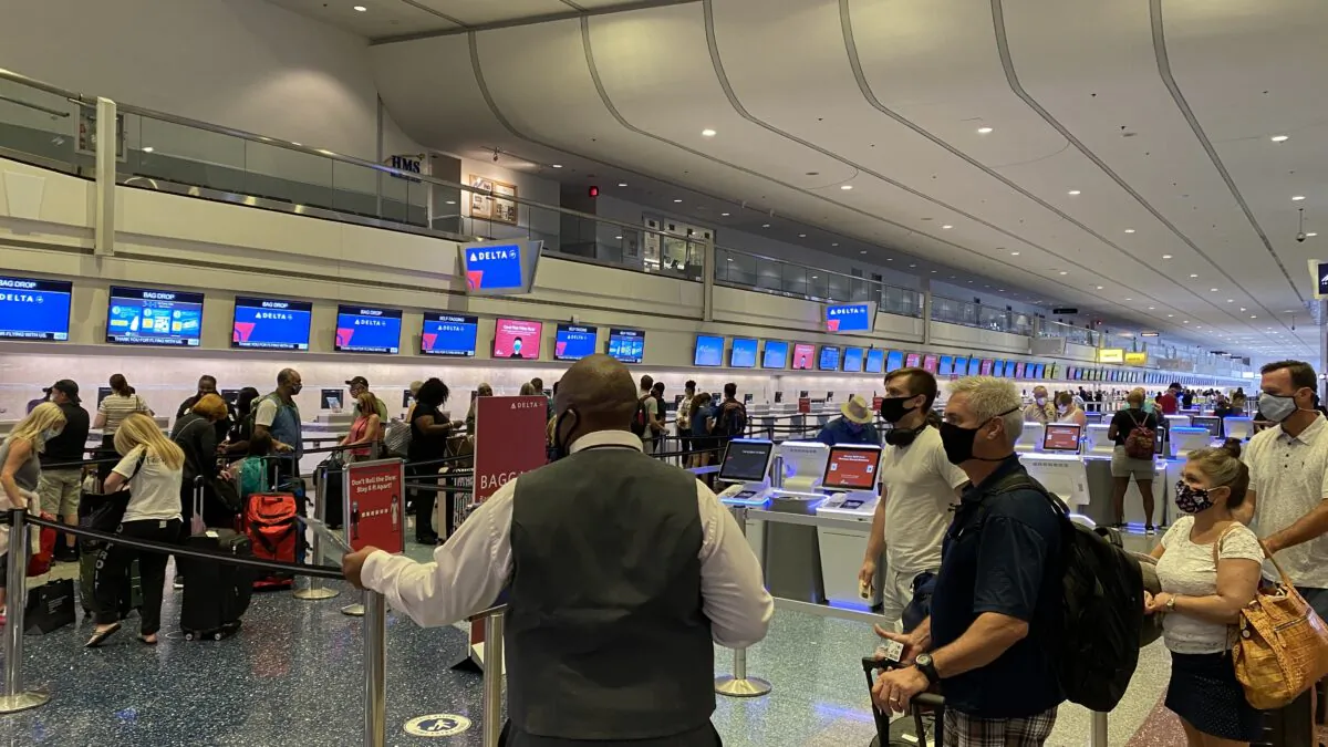 Passengers transit through Las Vegas International Airport on Aug. 29, 2020. (Daniel Slim/AFP via Getty Images)