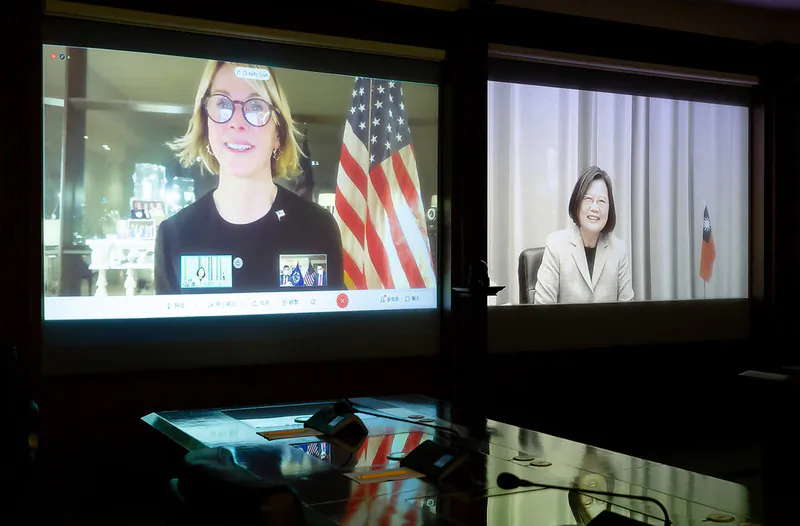 U.S. Ambassador to the United Nations Kelly Craft (L) speaks to Taiwan President Tsai Ing-wen during a videoconference on Jan. 14, 2020. (Taiwan's Presidential Office)