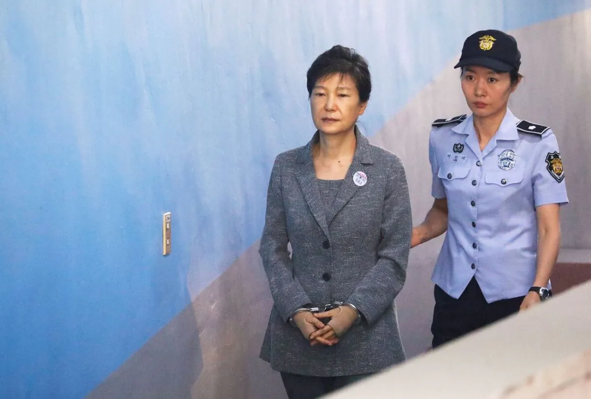 South Korean ousted leader Park Geun-hye arrives at a court in Seoul on Aug. 25, 2017. (Kim Hong-Ji/Reuters)