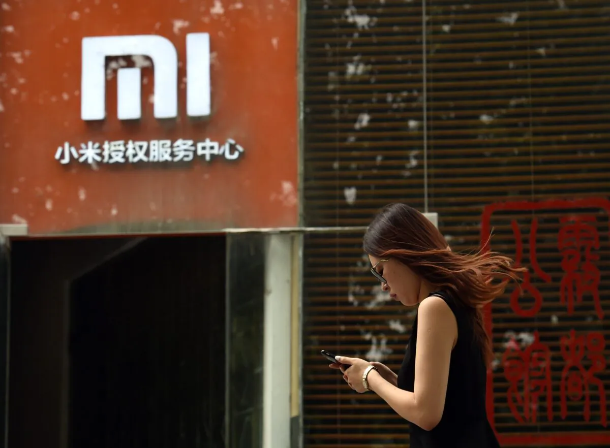 A man holds a smartphone in a file photograph. (Gabriel Bouys/AFP via Getty Images)