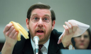 Former FDA Chief Kessler to Head Biden's COVID-19 Response