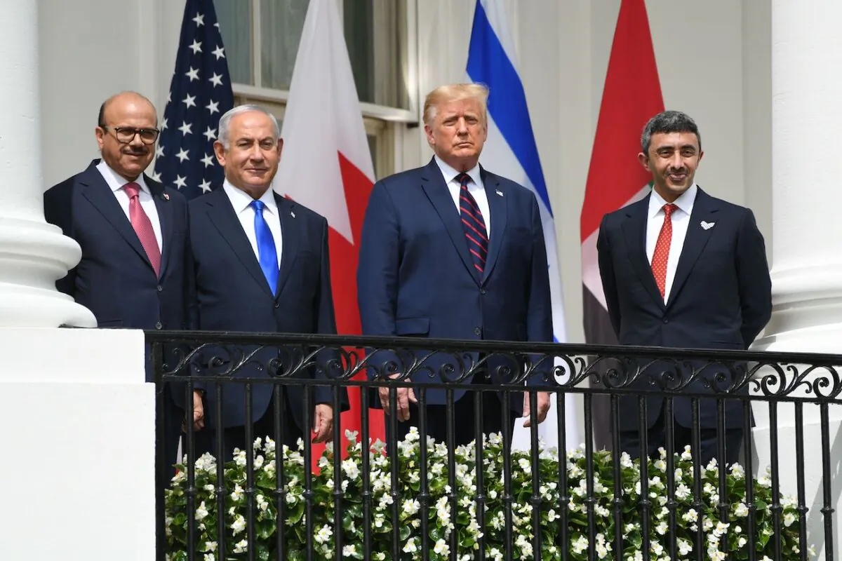 (L-R) Bahrain Foreign Minister Abdullatif al-Zayani, Israeli Prime Minister Benjamin Netanyahu, President Donald Trump, and UAE Foreign Minister Abdullah bin Zayed Al-Nahyan pose from from the Truman Balcony at the White House before they participate in the signing of the Abraham Accords where the countries of Bahrain and the United Arab Emirates recognize Israel, in Washington, on Sept. 15, 2020. (Saul Loeb/AFP via Getty Images)