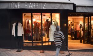 France Starts 6 p.m. Curfew to Slow Coronavirus