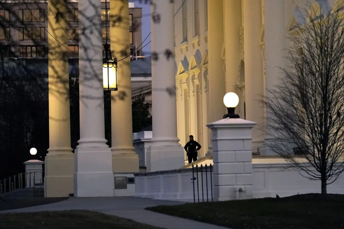 A U.S. Secret Service guard is posted at the North Portico of the White House on Jan. 13, 2021. (Gerald Herbert/AP Photo)